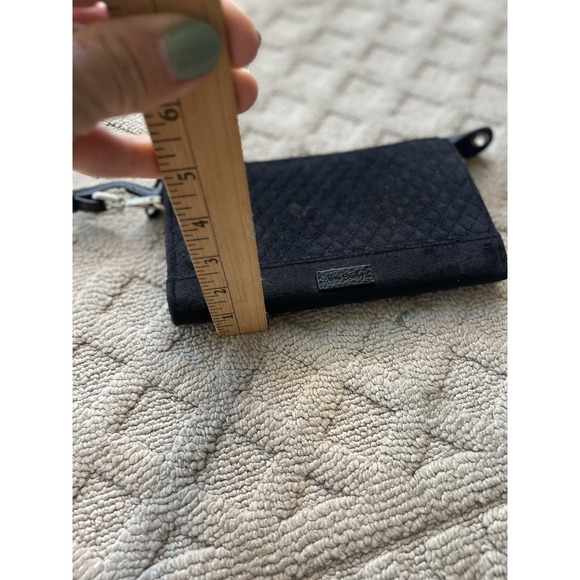 Beautiful VERA BRADLEY Carry All Pouch Zip Slim Wristlet - Black Velvet - Picture 9 of 16